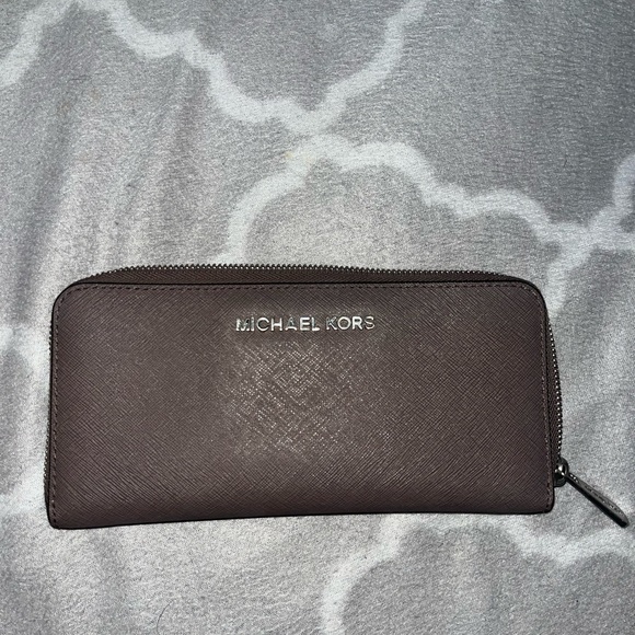Michael kors wallet near mint condition - Picture 1 of 4